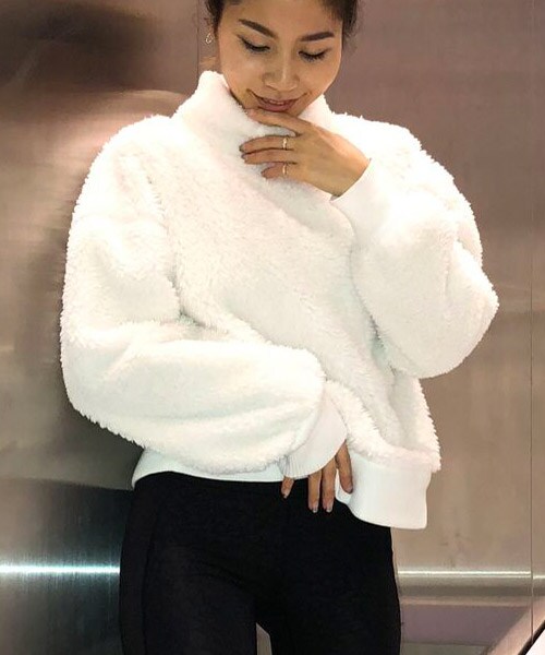 GAP（ギャップ）の「シェルパモックネックプルオーバー（ニット/セーター・レディース・ホワイト/アンティークホワイト・S/XS）」の2枚目の写真