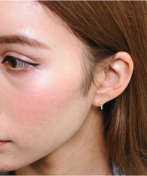 two ply（トゥープライ）の「トゥープライ 362 アキュート トライアングル ダイヤモンド スタッド ピアス（ピアス（両耳用）・レディース・シルバー・Free）」の6枚目の写真