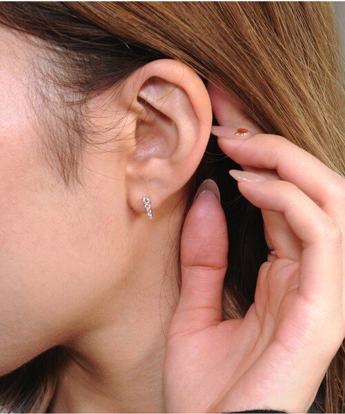 two ply（トゥープライ）の「トゥープライ 362 アキュート トライアングル ダイヤモンド スタッド ピアス（ピアス（両耳用）・レディース・シルバー・Free）」の8枚目の写真