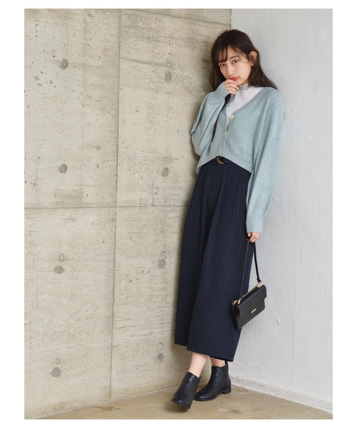 earth music&ecology(アースミュージックアンドエコロジー)の「・ショートボリュームニットカーディガン(トップス・アイボリー/チャコールグレー/ベージュ/ミント/ネイビー/ピンクベージュ・F)」の2枚目の写真