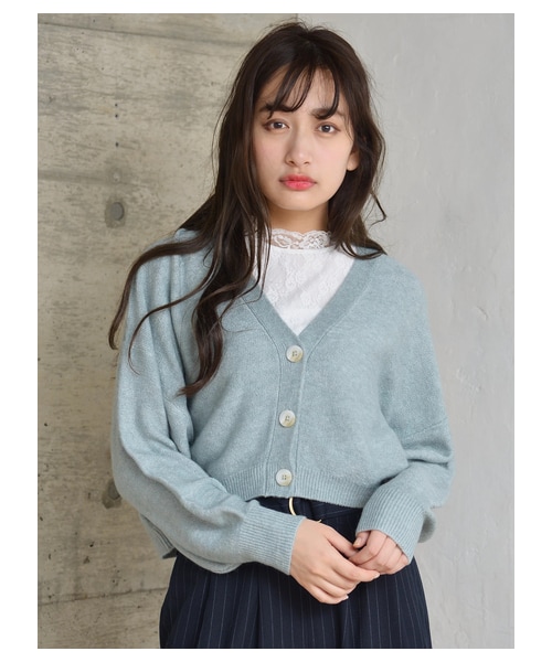 earth music&ecology(アースミュージックアンドエコロジー)の「・ショートボリュームニットカーディガン(トップス・アイボリー/チャコールグレー/ベージュ/ミント/ネイビー/ピンクベージュ・F)」の1枚目の写真