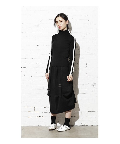 CHEER CLOSET（チアクローゼット）の「【るうこ】ボートネックサイドラインニットトップス（ニット/セーター・レディース・レッド/ブラック/ブルー・F）」の2枚目の写真