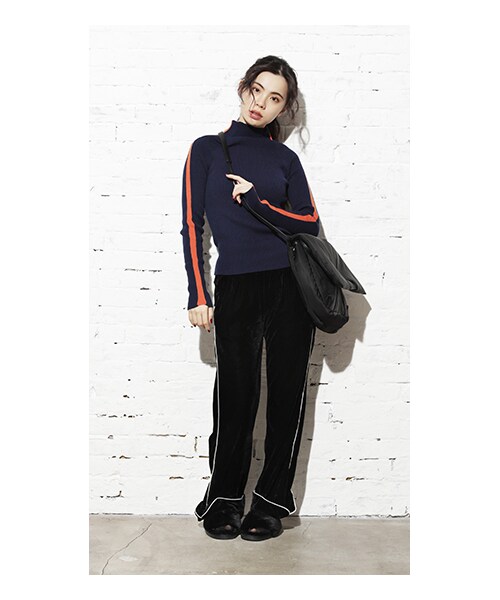 CHEER CLOSET（チアクローゼット）の「【るうこ】ボートネックサイドラインニットトップス（ニット/セーター・レディース・レッド/ブラック/ブルー・F）」の3枚目の写真