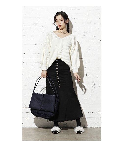 CHEER CLOSET（チアクローゼット）の「【るうこ】フロントボタンマーメイドラインデニムスカート（デニムスカート・レディース・ブルー/ブラック・S/M）」の2枚目の写真