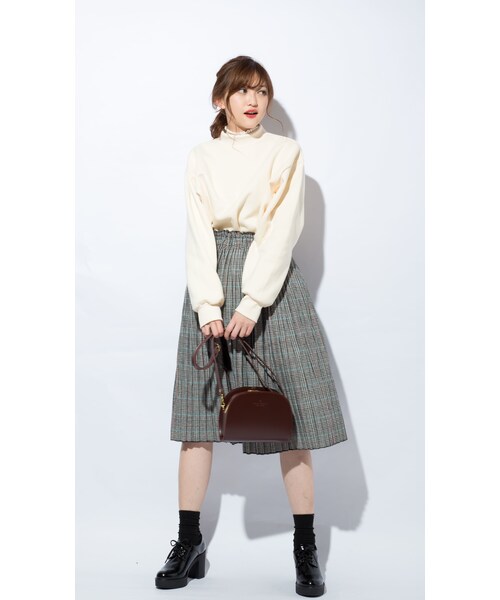CHEER CLOSET（チアクローゼット）の「【プチプラのあや】オススメ！あったかボトルネックスウェット（スウェット・レディース・ベージュ/ホワイト/グレー・FREE）」の2枚目の写真