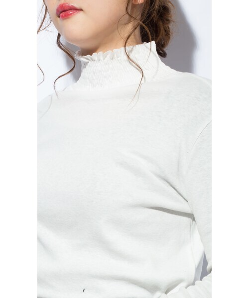 CHEER CLOSET(チアクローゼット)の「【プチプラのあや】オススメ!フリルネックT(Tシャツ/カットソー・レディース・ホワイト/モカ・FREE)」の2枚目の写真