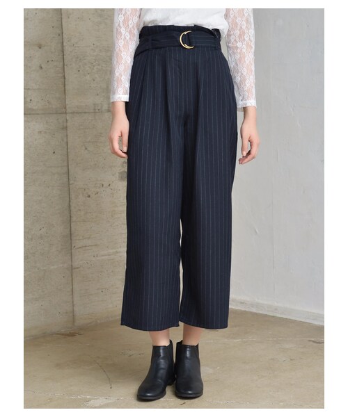 earth music&ecology(アースミュージックアンドエコロジー)の「・ベルト付きストライプワイドパンツ(パンツ・グレー/ネイビー・F)」の1枚目の写真