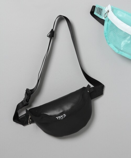 JEANASIS（ジーナシス）の「ミニウエストポーチ（バッグ・ホワイト()/ブラック()/ライトブルー()）」の2枚目の写真