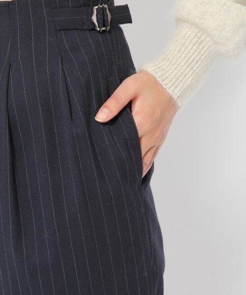 laboratory work（ラボラトリーワーク）の「ペグトップストライプパンツ（パンツ・グレー/ブラウン/ネイビー）」の11枚目の写真