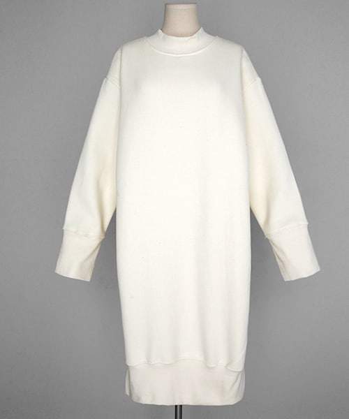 DHOLIC（ディーホリック）の「裏起毛ハーフネックスリットワンピース（ワンピース・レディース・ベージュ/ブラック/グレー/ホワイト・FREE）」の2枚目の写真