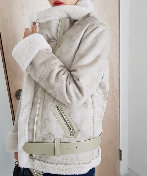 DHOLIC（ディーホリック）の「レイヤードカラーフェイクムートンジャケット（ムートンコート・レディース・ホワイト/ブラック/ベージュ・FREE）」の3枚目の写真