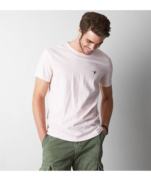 American Eagle(アメリカンイーグル)の「AEOレジェンドクルーネックTシャツ(Tシャツ/カットソー・メンズ・ブラックチェリー/アクア/ダスティセイジ/ライトピンク/オレンジエード/ウォッシュラピス/ディープシーダイブ・XS/S/M/L/XL/XXL/XXXL)」の2枚目の写真
