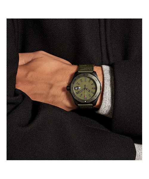 TAG Heuer（タグホイヤー）の「TAG Heuer Aquaracer Automatic 43mm Titanium And Nylon Watch（アナログ腕時計・メンズ・Green・one size）」の5枚目の写真