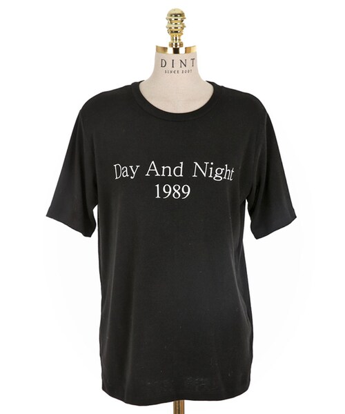 DINT（ディント）の「デーアンドレタリングト​​ップ（Tシャツ/カットソー・レディース・Black・one(44~66size)）」の2枚目の写真