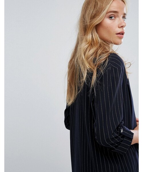 Bershka(ベルシュカ)の「Bershka Pin Stripe Tailored Blazer(テーラードジャケット・レディース・Blue・XS/S)」の4枚目の写真