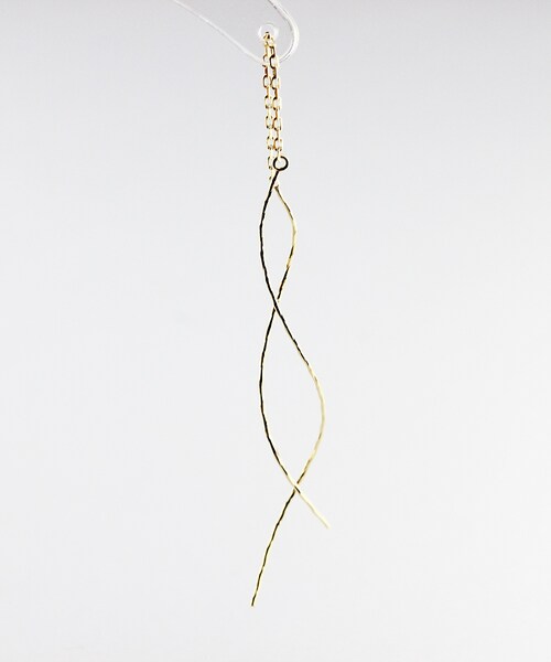 pinacoteca(ピナコテーカ)の「ピナコテーカ 709 スウァーリー ライン アメリカン ピアス(ピアス(両耳用)・レディース・ゴールド・Free)」の2枚目の写真