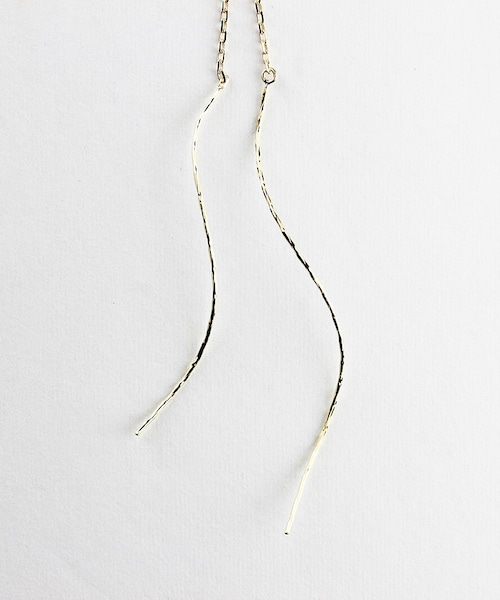 pinacoteca(ピナコテーカ)の「ピナコテーカ 709 スウァーリー ライン アメリカン ピアス(ピアス(両耳用)・レディース・ゴールド・Free)」の5枚目の写真