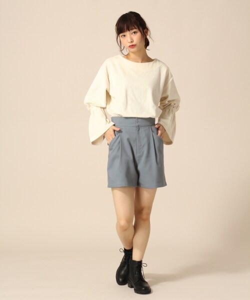 LOWRYS FARM（ローリーズファーム）の「★WEB先行予約アイテム★ハイウエストカラーショートパンツ（パンツ・ブラック/ブラウン/ブルー）」の4枚目の写真