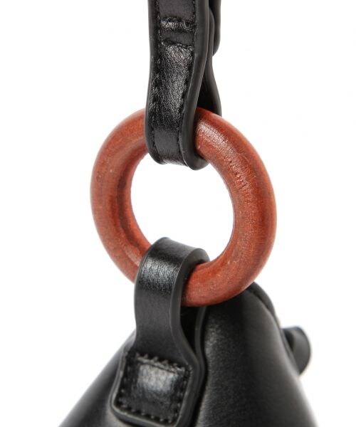 studio CLIP（スタディオクリップ）の「2WAYフェイクレザー三角バッグ（バッグ・ライトグレー/ブラック）」の7枚目の写真