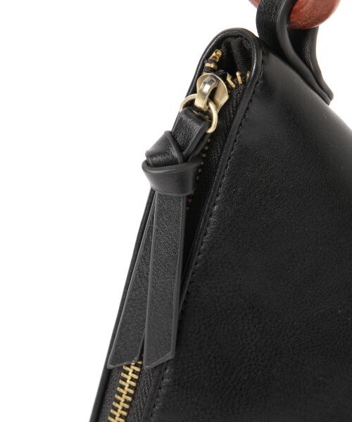 studio CLIP（スタディオクリップ）の「2WAYフェイクレザー三角バッグ（バッグ・ライトグレー/ブラック）」の11枚目の写真