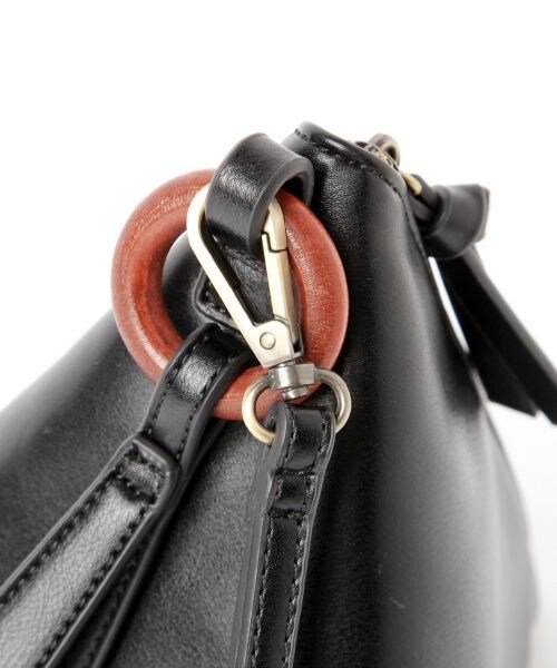 studio CLIP（スタディオクリップ）の「2WAYフェイクレザー三角バッグ（バッグ・ライトグレー/ブラック）」の15枚目の写真