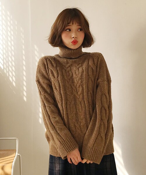 DHOLIC（ディーホリック）の「ケーブルタートルネックニット（ニット