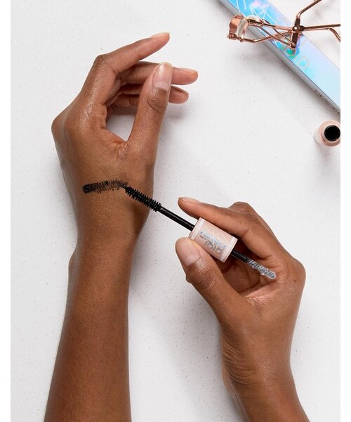Maybelline（メイベリン）の「Maybelline x Gigi Hadid East Coast Collection Fiber Mascara（ファンデーション・レディース・Black・One Size）」の3枚目の写真