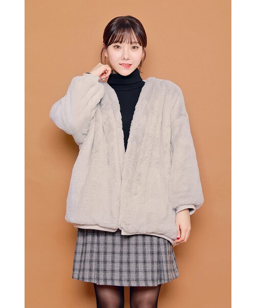 HOTPING(ホッピン)の「6Colorsフェイクファージャケット(その他アウター・レディース・アイボリー/ブルー/ライトピンク/ブラック/ライトベージュ/ライトグレー・フリーサイズ(XS-XL))」の3枚目の写真