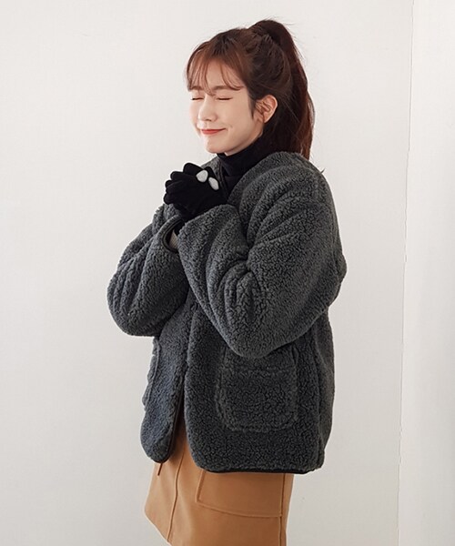 DHOLIC（ディーホリック）の「フロントボタンボアジャケット（その他アウター・レディース・ホワイト/グレー・FREE）」の2枚目の写真