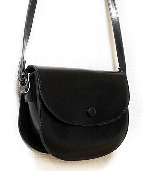Tiffee SELECT（ティフィーセレクト）の「ハーフムーンフェイクレザーショルダーバッグ（ショルダーバッグ・レディース・ブラック・Free）」の3枚目の写真