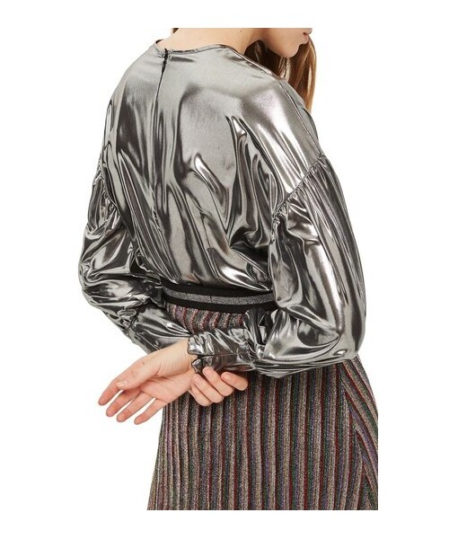 TOPSHOP（トップショップ）の「Women's Topshop Balloon Sleeve Lame Blouse（トップス・レディース・Metallic・2 US (fits like 0)/4 US (fits like 0-2)/12 US (fits like 14)/6 US (fits like 2-4)/8 US (fits like 6-8)/10 US (fits like 10-12)）」の2枚目の写真