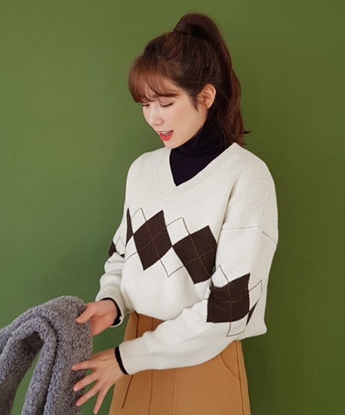 DHOLIC（ディーホリック）の「アーガイルVネックニット（ニット/セーター・レディース・ブルー/ホワイト/グレー・FREE）」の2枚目の写真