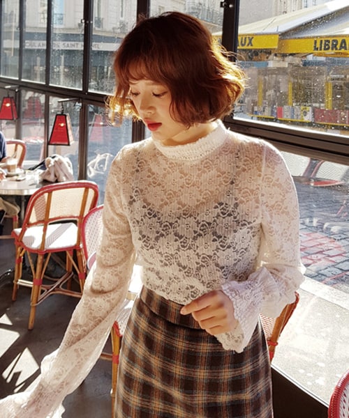 DHOLIC(ディーホリック)の「ハーフネックフローラルレースブラウス(シャツ/ブラウス・レディース・ホワイト/ベージュ/ブラック/ピンク・FREE)」の1枚目の写真