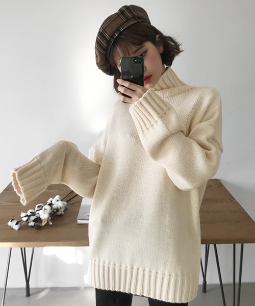 DHOLIC（ディーホリック）の「ドロップショルダータートルネックニット（ニット/セーター・レディース・ピンク/ホワイト/ブラック/レッド/ブルー/ブラウン・FREE）」の2枚目の写真