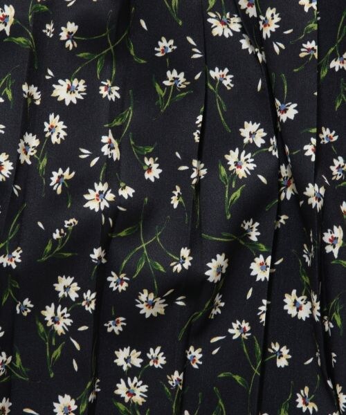 LOWRYS FARM（ローリーズファーム）の「★WEB先行予約アイテム★ハナキリカエプリーツスカート（スカート・イエロー/ブルー/ネイビー）」の13枚目の写真