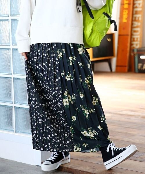 LOWRYS FARM（ローリーズファーム）の「★WEB先行予約アイテム★ハナキリカエプリーツスカート（スカート・イエロー/ブルー/ネイビー）」の3枚目の写真