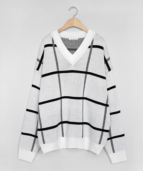 DHOLIC（ディーホリック）の「チェックパターンVネックニット（ニット/セーター・レディース・ブラウン/ブルー/ブラック/ホワイト/レッド・FREE）」の2枚目の写真