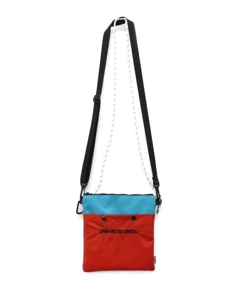 RNA（アールエヌエー）の「＜予約＞ダブルFACEサコッシュ（バッグ・レディース・ブラック×オレンジ/ブルー×レッド/ピンク×ブラック・F）」の2枚目の写真