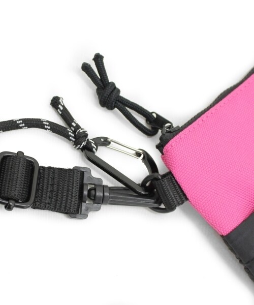 RNA（アールエヌエー）の「＜予約＞ダブルFACEサコッシュ（バッグ・レディース・ブラック×オレンジ/ブルー×レッド/ピンク×ブラック・F）」の8枚目の写真