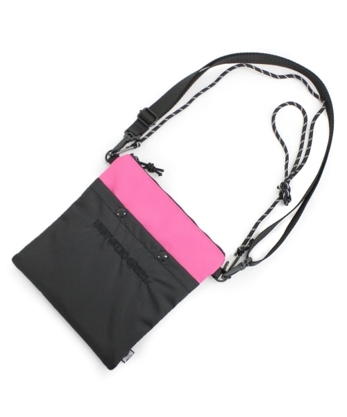 RNA（アールエヌエー）の「＜予約＞ダブルFACEサコッシュ（バッグ・レディース・ブラック×オレンジ/ブルー×レッド/ピンク×ブラック・F）」の5枚目の写真