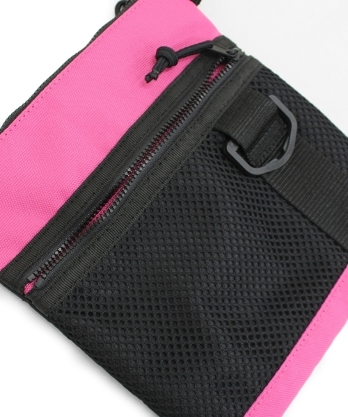 RNA（アールエヌエー）の「＜予約＞ダブルFACEサコッシュ（バッグ・レディース・ブラック×オレンジ/ブルー×レッド/ピンク×ブラック・F）」の9枚目の写真