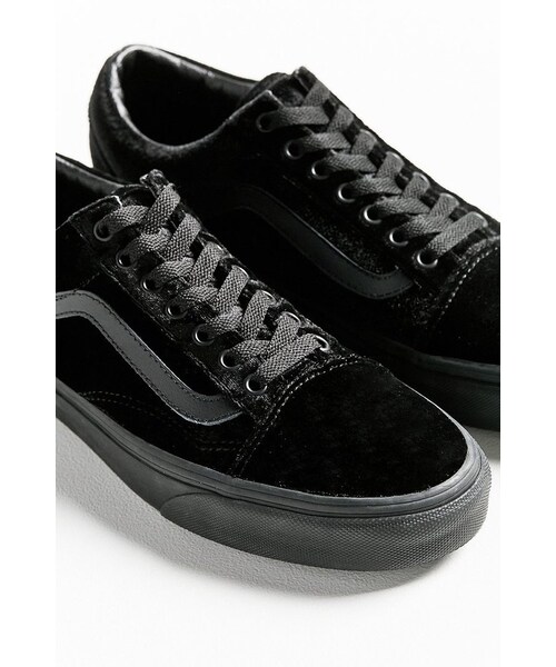 VANS（バンズ）の「Vans Velvet Old Skool Sneaker（スニーカー・レディース・Black・W 5/M 3.5/W 7/M 5.5/W 8.5/M 7/W 8/M 6.5/W 9/M 7.5）」の4枚目の写真