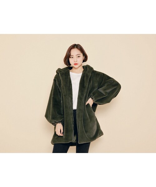 HOTPING（ホッピン）の「ルーズフェイクファーフードジャケット（その他アウター・レディース・ピンク/ホワイト/キャメル/ブラック/カーキ・フリーサイズ(XS-XL)）」の5枚目の写真