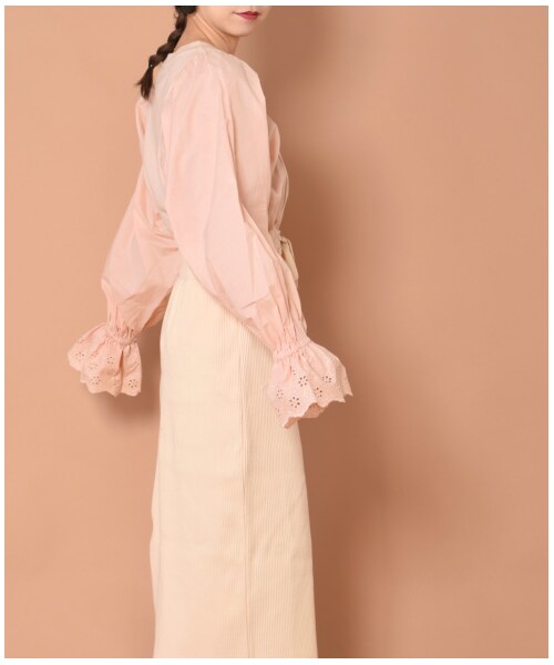 w closet（ダブルクローゼット）の「【S/S】異素材袖スワトー刺繍プルオーバー（トップス・レディース・オフホワイト/ピンク/サックス/ブラック・FREE）」の15枚目の写真