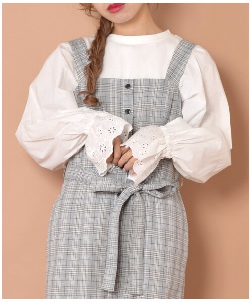 w closet（ダブルクローゼット）の「【S/S】異素材袖スワトー刺繍プルオーバー（トップス・レディース・オフホワイト/ピンク/サックス/ブラック・FREE）」の9枚目の写真