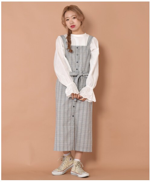 w closet（ダブルクローゼット）の「【S/S】異素材袖スワトー刺繍プルオーバー（トップス・レディース・オフホワイト/ピンク/サックス/ブラック・FREE）」の6枚目の写真