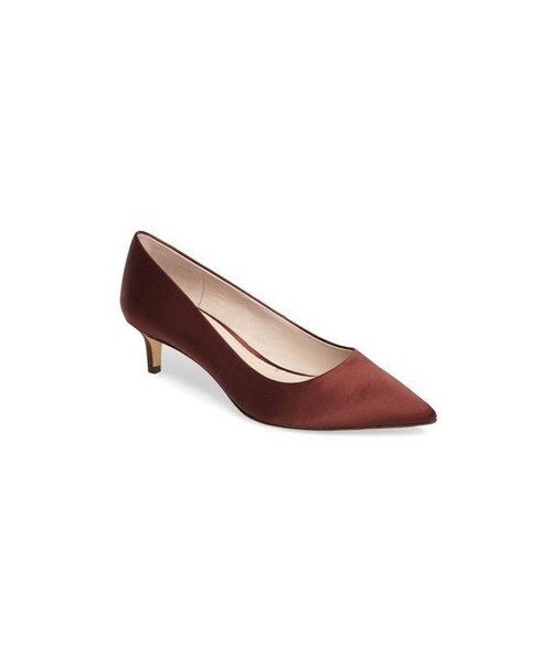 Louise et Cie(ルイーズ エ シー)の「Women's Louise Et Cie Jacoba Kitten Heel Pump(パンプス・レディース・Beige/Black/Brown/Red・8 M/8.5 M/10 M/9 M/4 M/4.5 M/5 M/5.5 M/6 M/6.5 M/7 M/7 N/7 W/7.5 M/7.5 N/7.5 W/8 N/8 W/8.5 N/8.5 W/9 N/9 W/9.5 M/9.5 N/9.5 W/10 N/10 W/10.5 M/11 M/12 M/6 W/6.5 W/13 M/11.5 M)」の4枚目の写真
