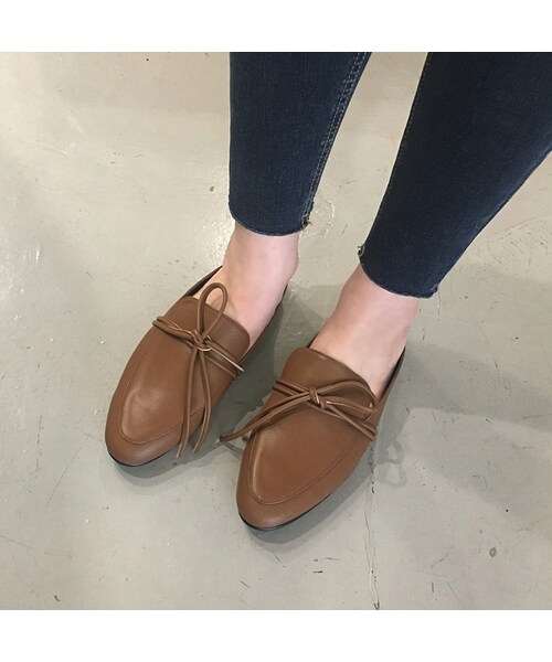 Dailyabout（デイリーアバウト）の「リボンポイントローファーサンダル（ローファー・レディース・ブラック/ブラウン・23/23.5/24/24.5）」の2枚目の写真