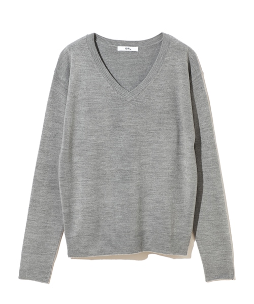 GRL（グレイル）の「Vネックカシミヤタッチニットトップス（ニット/セーター・レディース・ブラック/レッド/ブルー/ピンク/グリーン/パープル/グレー/ボルドー/ラベンダー/ベージュ/キャメル/オフホワイト/レンガ/濃いピンク・M）」の4枚目の写真