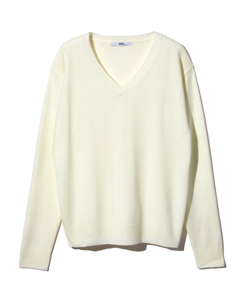 GRL（グレイル）の「Vネックカシミヤタッチニットトップス（ニット/セーター・レディース・ブラック/レッド/ブルー/ピンク/グリーン/パープル/グレー/ボルドー/ラベンダー/ベージュ/キャメル/オフホワイト/レンガ/濃いピンク・M）」の2枚目の写真